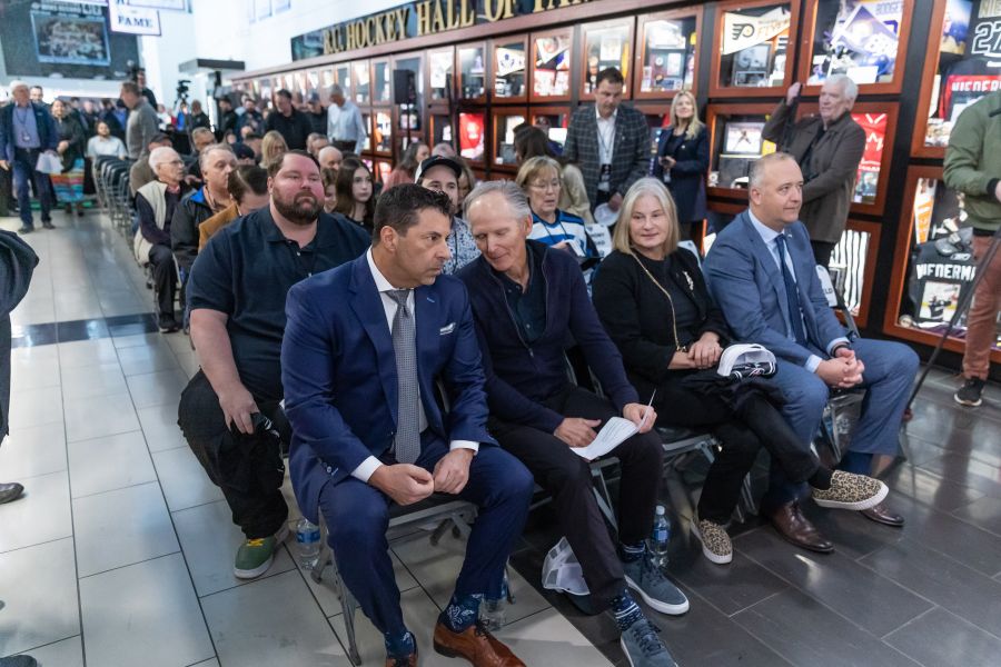 <who>Photo credit: NowMedia/Gord Goble</who> Vees coach/GM Fred Harbinson and owner Graham Fraser chat at Monday's event