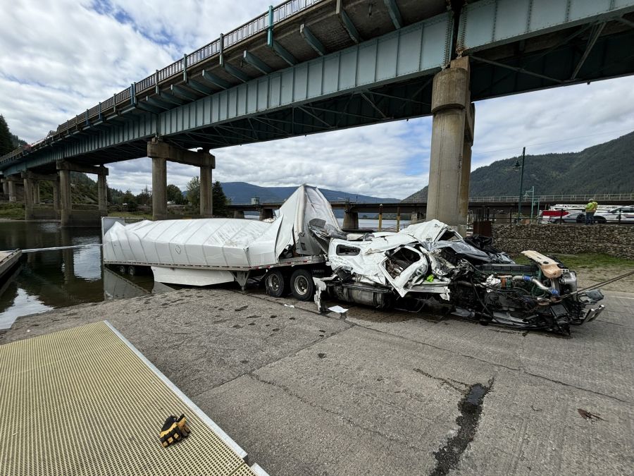 <who> Photo Credit: Sicamous Fire Rescue/Facebook