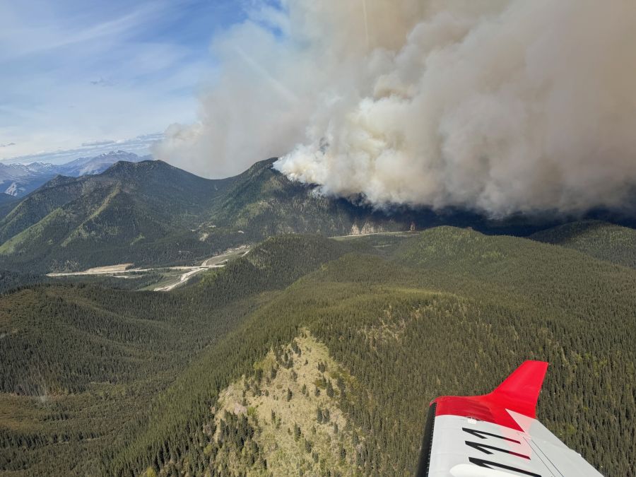 <who> Photo Credit: BCWS</who> Summit Lake wildfire west of Fort Nelson.