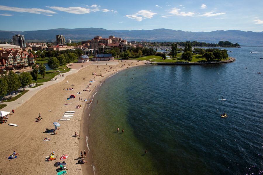 </who>Okanagan Lake, its beaches and water sports attract tourists to Kelowna.