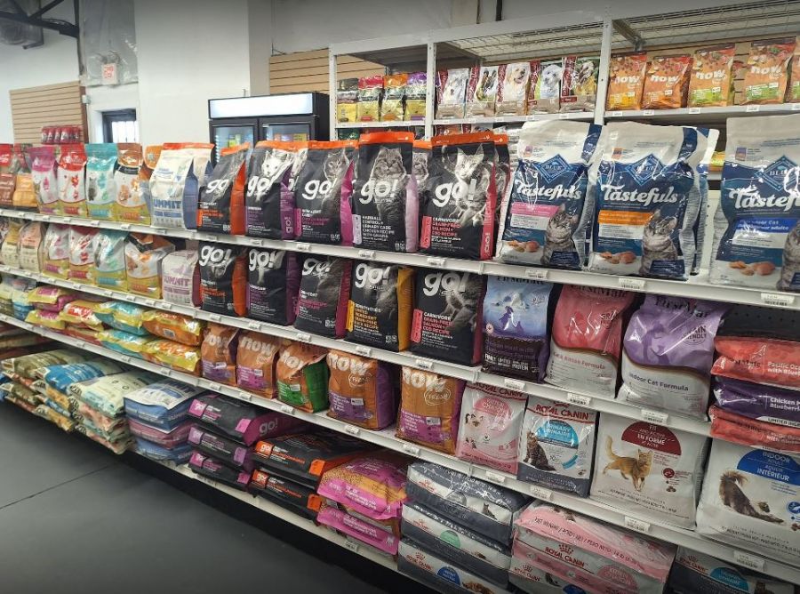 </who>A huge selection of pet foods and supplies.