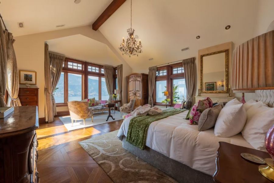 </who> One of the 8 bedrooms.