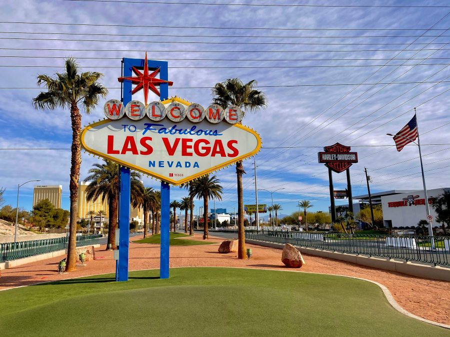 <who>Photo credit: David Lusvardi on Unsplash</who>Las Vegas is still fabulous and Canadians should come and see for themselves this fall and winter, according to Visit Las Vegas.