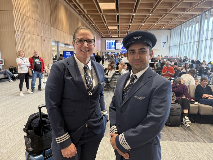 </who>Co-pilot Kate Dalton, left, and pilot Sarvesh Kharbanda flew the inaugural flight into Kelowna.
