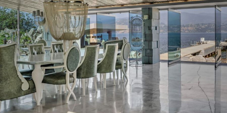 </who>Dining room to dock.