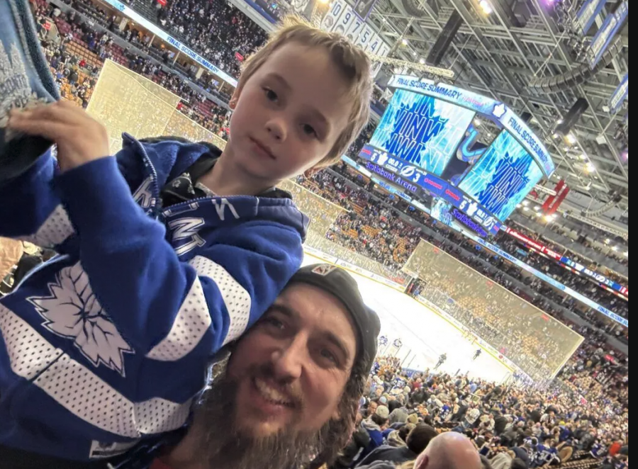 <who> Photo Credit: Justice Center of Constitutional Rights </who> Evan Blackman at a hockey game with his son Damian.