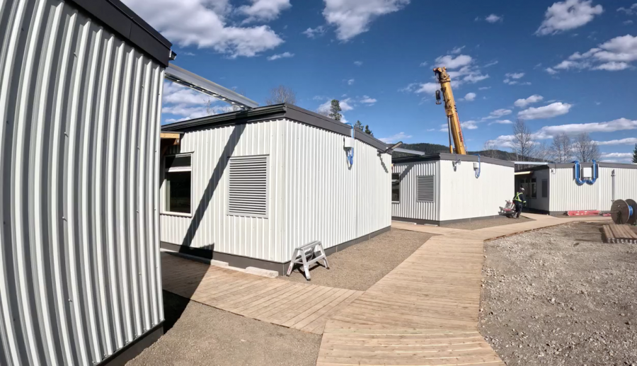 <who>Photo Credit: Government of BC</who>The exterior of the modular classrooms students will soon move into until a new school is built.