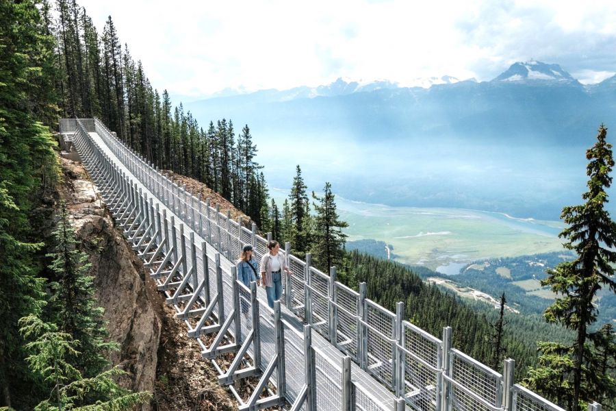<who>Photo credits: Revelstoke Mountain Resort</who> Revelstoke Mountain Resort's new Skywalk attraction includes a 75-metre suspension bridge.