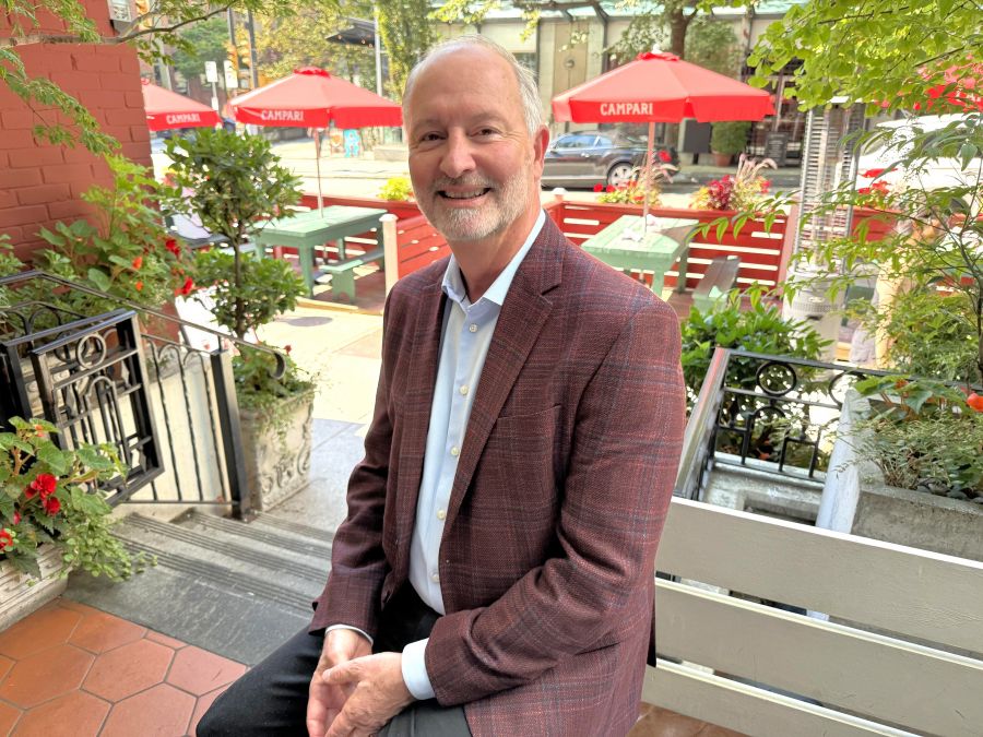 <who>Photo credit: Steve MacNaull/NowMedia Group</who>Visit Las Vegas CEO Steve Hill was in Vancouver this week to speak with reporters, including NowMedia Group.