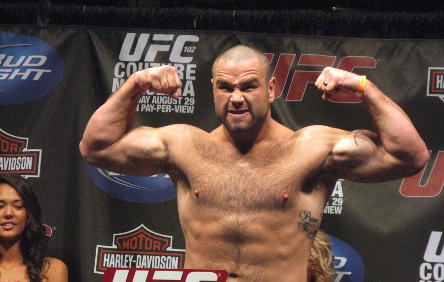 <who> Photo credit: Canadian Press </who> Edmonton heavyweight Tim Hague poses at a weigh-in Portland, Ore. on Friday Aug. 28, 2009.