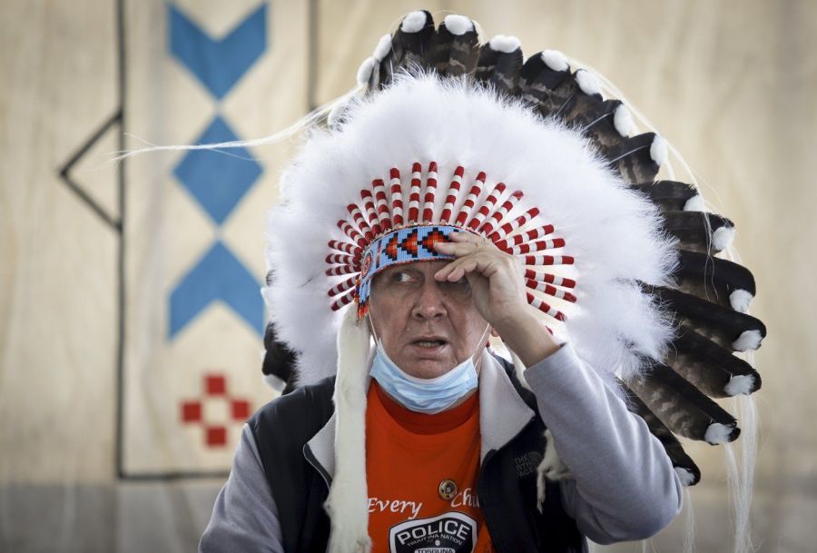 <who>Photo Credit: Canadian Press</who>Tsuut'ina Nation Chief Roy Whitney adjusts his headdress in Calgary, on June 7, 2021.