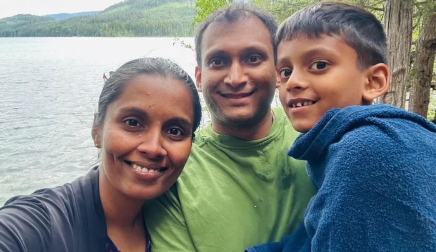 <who>Photo Credit: Maduni Chathurda, Jayanga Wijesuriya and their seven-year-old son.