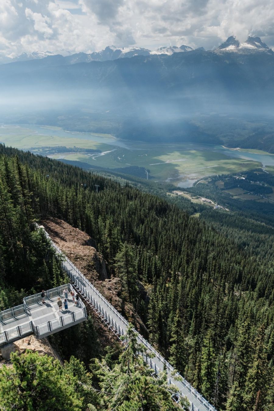 </who>An aerial view showing the viewing platform and the suspension bridge.