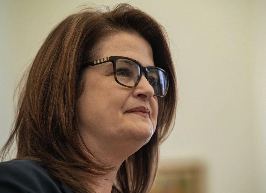 <who> Photo credit: Canadian Press </who> Saskatchewan NDP Leader Carla Beck speaks to media in Regina, Wednesday, March 19, 2025.