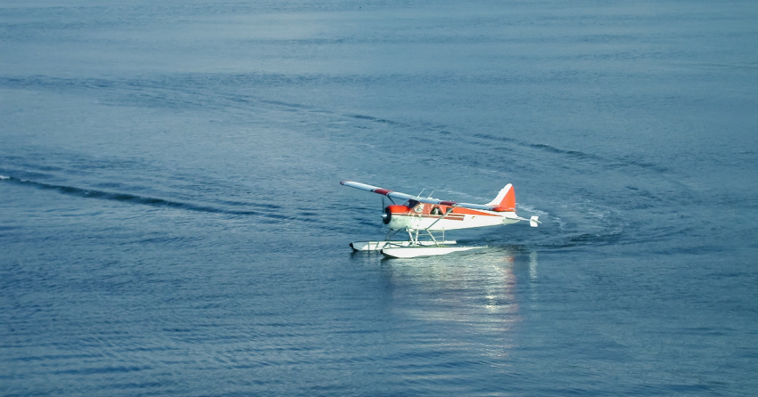 <Who>123RF/Stock photo of a float plane