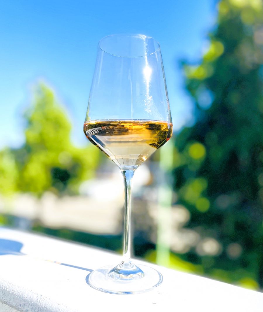 </who>A glass of Rose is ideal on the patio.