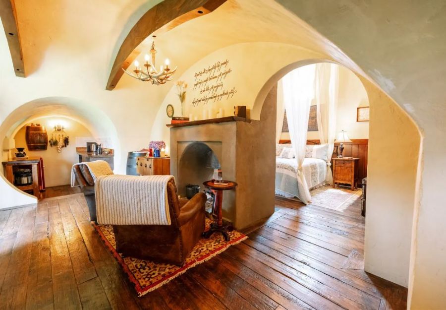 <who>Photo Credit: Second Breakfast Hideaway/Airbnb