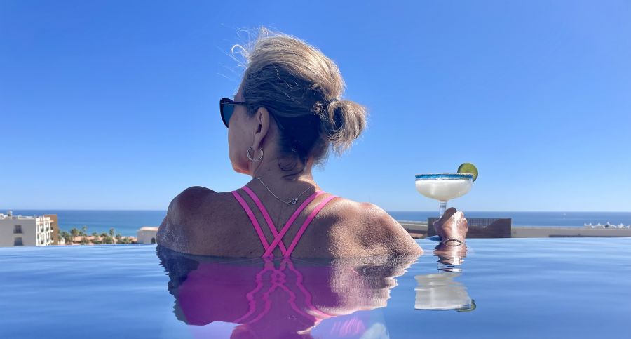 <who>Photo credits: Steve MacNaull/NowMedia Group</who>Kerry MacNaull with the ideal home-made margarita in the infinity pool at Lomas de la Jolla in San Jose del Cabo.
