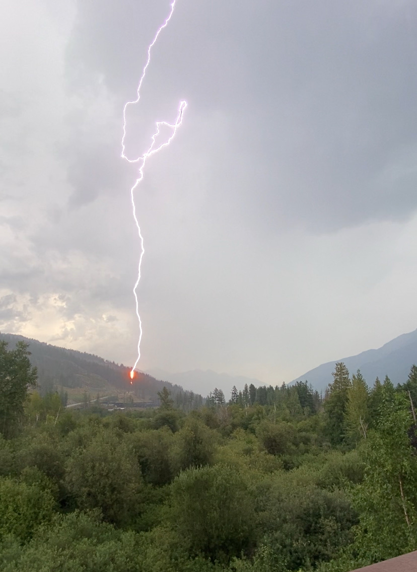 <who>Photo Credit: BC Wildfire Service