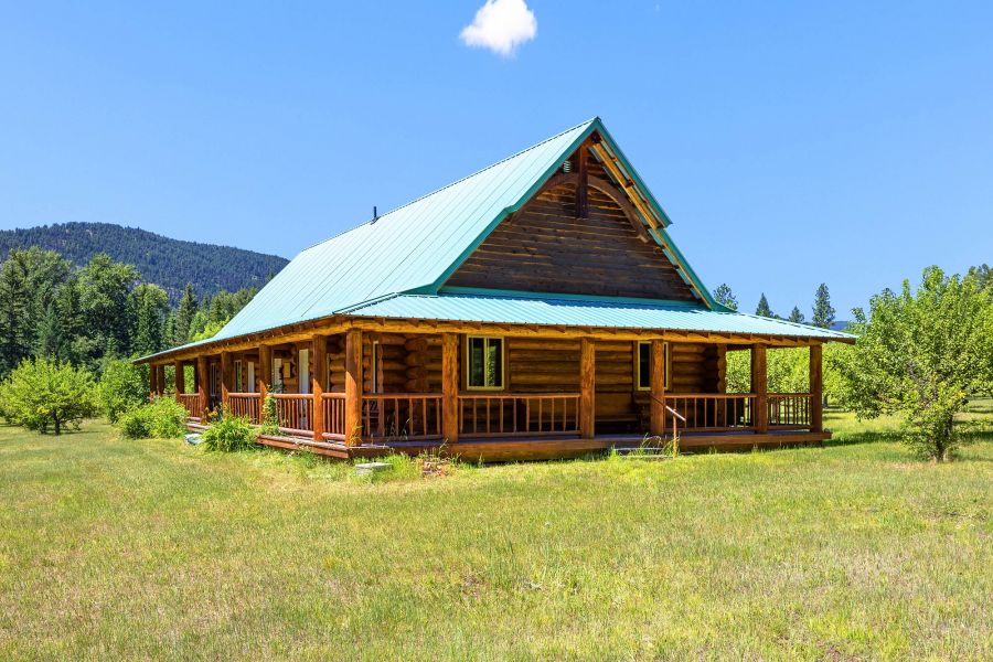 </who>This log house, above, is one of 18 buildings on the property. Below, the interiors need updating.
