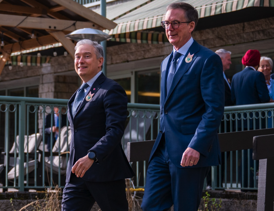 <who> Photo credit: Bank of Canada </who> Governor Tiff Macklem (right) and Finance Minister Francois-Philippe Champagne last month.