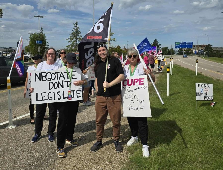 </who>Former Air Canada flight attendant and former local union president Sherry Hansen-Smith joined the picket line outside Edmonton International Airport earlier this week.