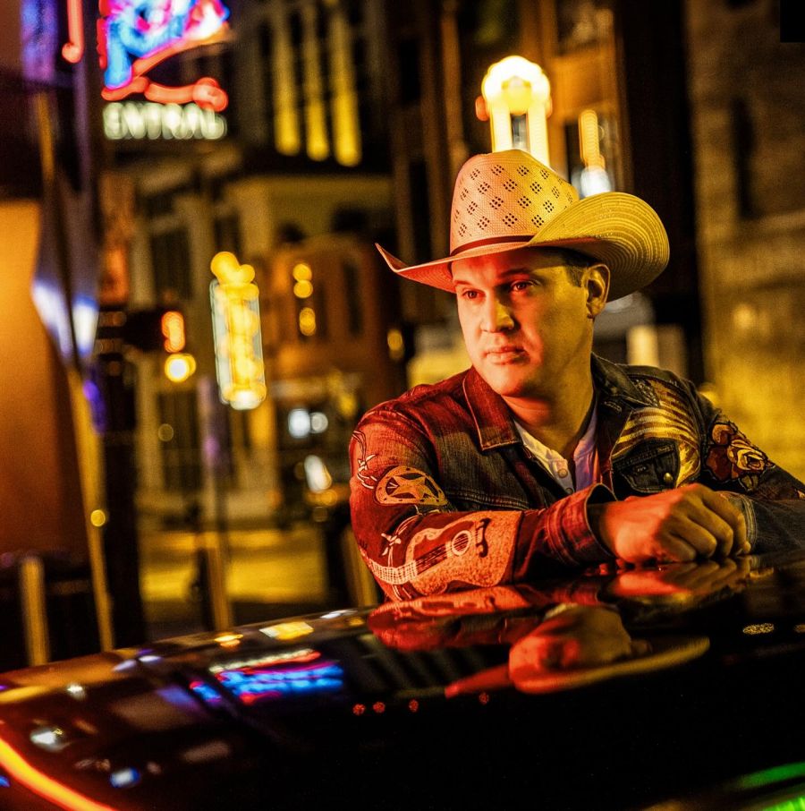 <who>Photo Credit: Jon Pardi/Facebook