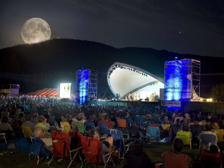 <who>Photo Credit: Salmon Arm ROOTSandBLUES/Facebook