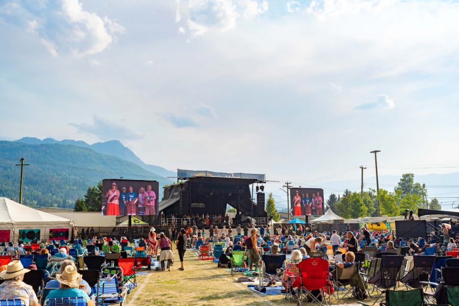 <who>Photo Credit: Salmon Arm Roots & Blues Festival/Facebook