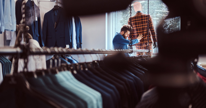 <who> Photo credit: 123RF </who> StatCan highlighted the first decline in prices for clothing and footwear in the month of August since 1971. 