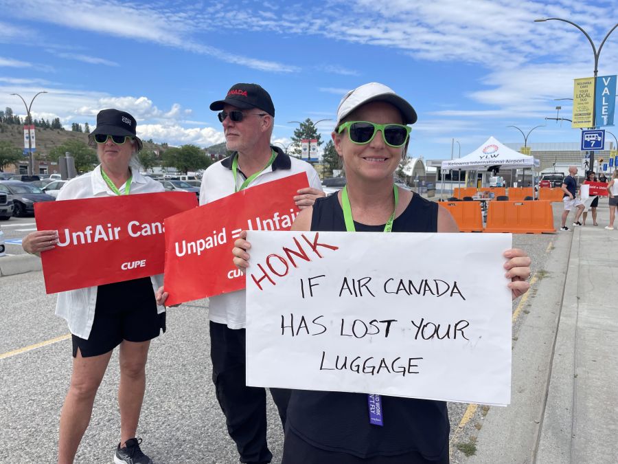 </who>Part of the picket line outside Kelowna International Airport earlier this week.