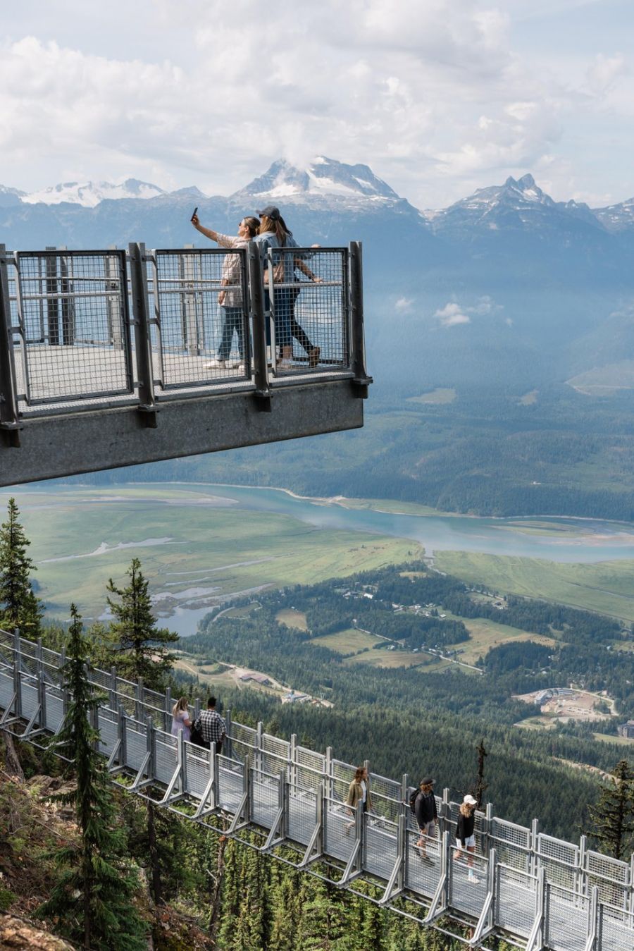 </who>The viewing platform above the suspension bridge.