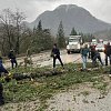 <span style="font-weight:bold;">PHOTOS:</span> Group of motorists remove fallen tree from the Coquihalla