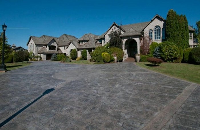 <who>Photo Credit: Remax
