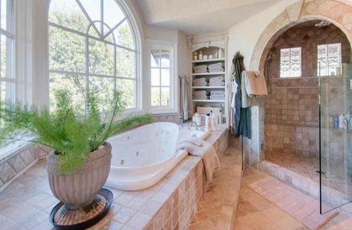 <who>Photo Credit: Remax