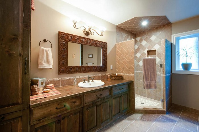 <who>Photo Credit: Remax