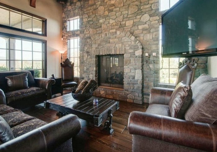 <who>Photo Credit: Remax