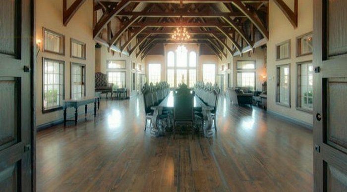 <who>Photo Credit: Remax
