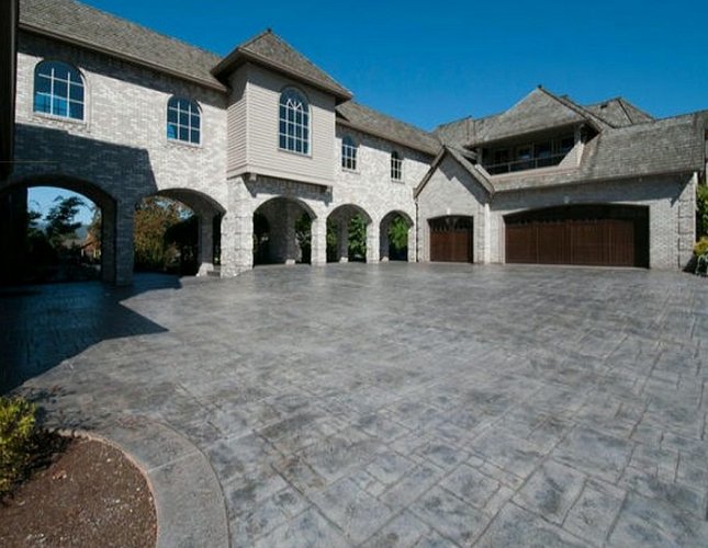 <who>Photo Credit: Remax
